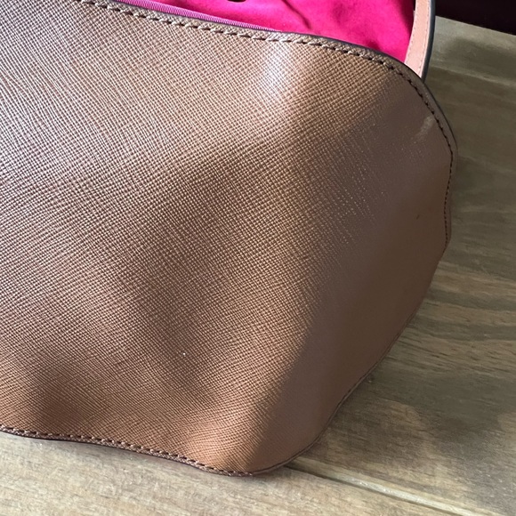 Michael Kors Kempton tote. Measures 14”x10”x5” pre owned - Picture 11 of 11